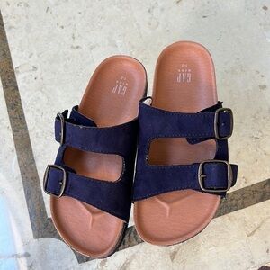 Boys Gap Birkenstock style sandals. Size 1-2